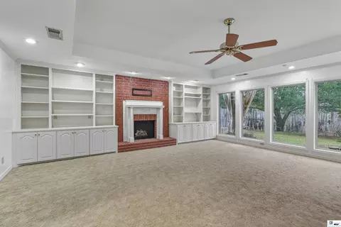 Living - 219 Raymond Dr, Monroe, LA 71203 photo 5 of 6