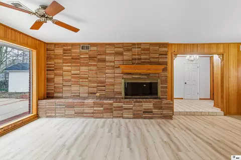 Living - 219 Raymond Dr, Monroe, LA 71203 photo 4 of 6