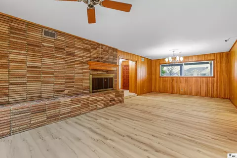 Living - 219 Raymond Dr, Monroe, LA 71203 photo 2 of 6