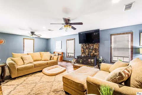 Living - 6349 Bryan Loop, Bastrop, LA 71220 photo 1 of 4