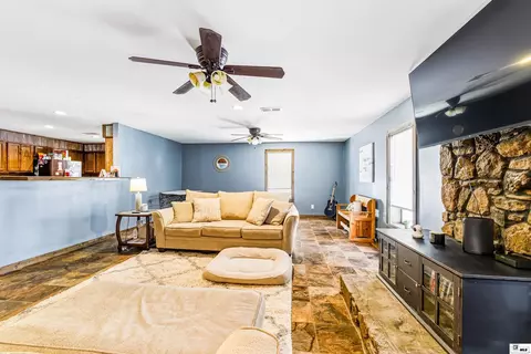 Living - 6349 Bryan Loop, Bastrop, LA 71220 photo 3 of 4