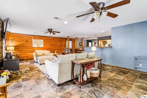 Living - 6349 Bryan Loop, Bastrop, LA 71220 photo 4 of 4