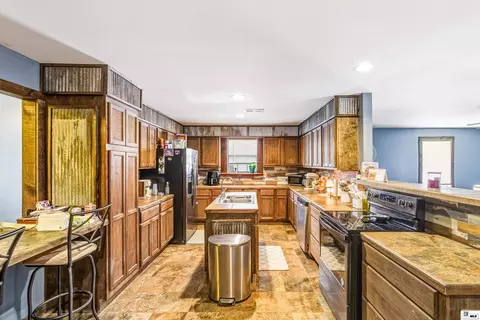 Kitchen - 6349 Bryan Loop, Bastrop, LA 71220 photo 2 of 4