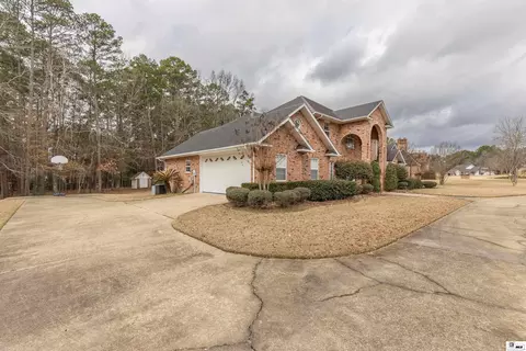 Exterior - 2805 Post Oak Dr, Ruston, LA 71270 photo 2 of 4