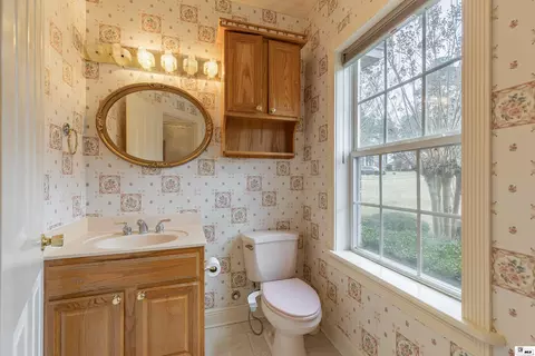 Bath - 2805 Post Oak Dr, Ruston, LA 71270 photo 4 of 6