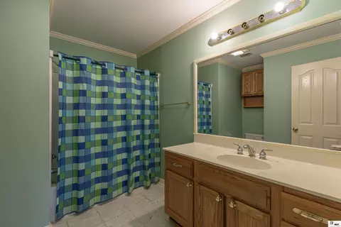Bath - 2805 Post Oak Dr, Ruston, LA 71270 photo 5 of 6