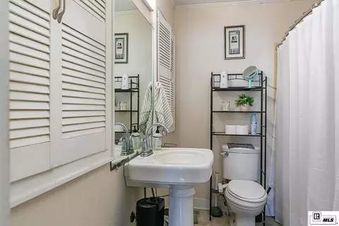 Bath - 1502 Shelor Dr, Ruston, LA 71270 photo 1 of 3