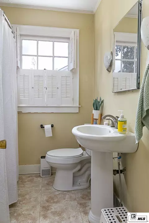 Bath - 1502 Shelor Dr, Ruston, LA 71270 photo 3 of 3