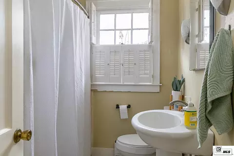 Bath - 1502 Shelor Dr, Ruston, LA 71270 photo 2 of 3