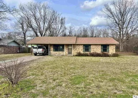704 Oak St, Oak Grove, LA 71263
