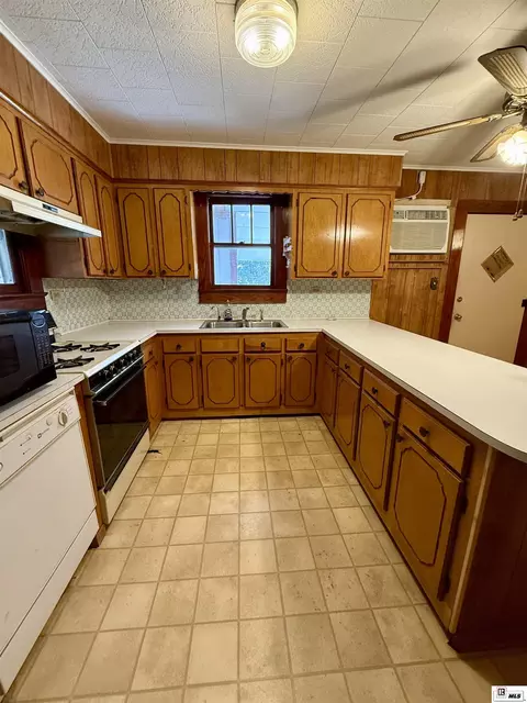 Kitchen - 4640 Ashley Ave, Collinston, LA 71229 photo 2 of 3