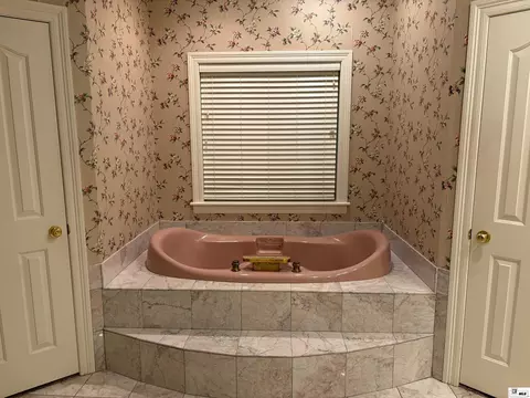 Bath - 392 Tremont Dr, Ruston, LA 71270 photo 3 of 7