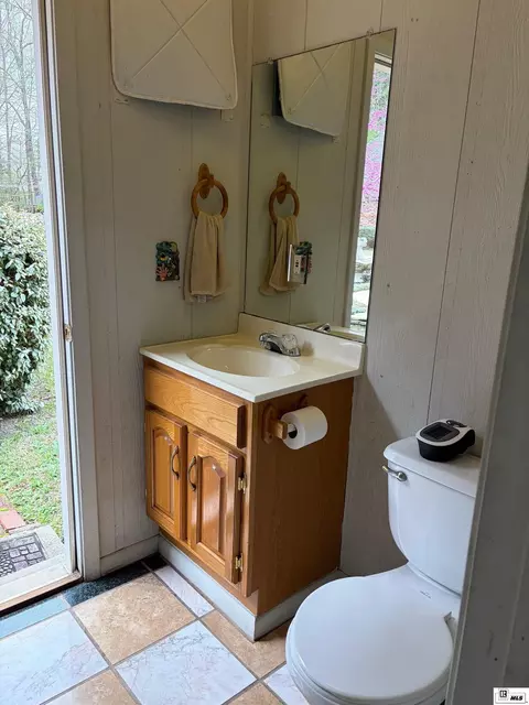Bath - 392 Tremont Dr, Ruston, LA 71270 photo 7 of 7