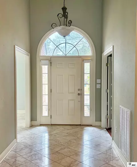Entry Way - 392 Tremont Dr, Ruston, LA 71270 photo 2 of 2