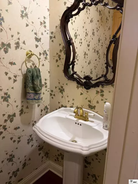Bath - 392 Tremont Dr, Ruston, LA 71270 photo 1 of 7