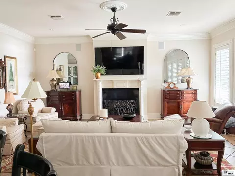 Living - 220 Crestview Dr, Choudrant, LA 71227 photo 3 of 5