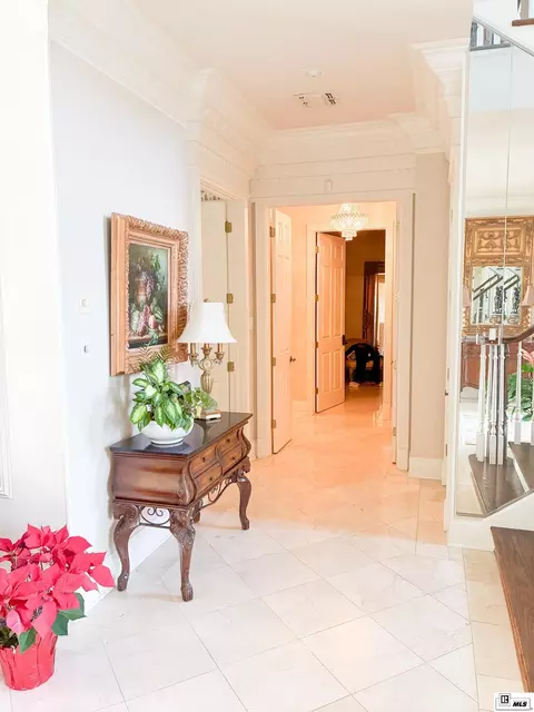 Entry Way - 220 Crestview Dr, Choudrant, LA 71227 photo 2 of 5