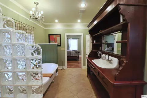 Bath - 643 Patterson Rd, Choudrant, LA 71227 photo 2 of 11
