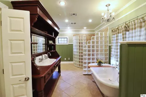 Bath - 643 Patterson Rd, Choudrant, LA 71227 photo 1 of 11