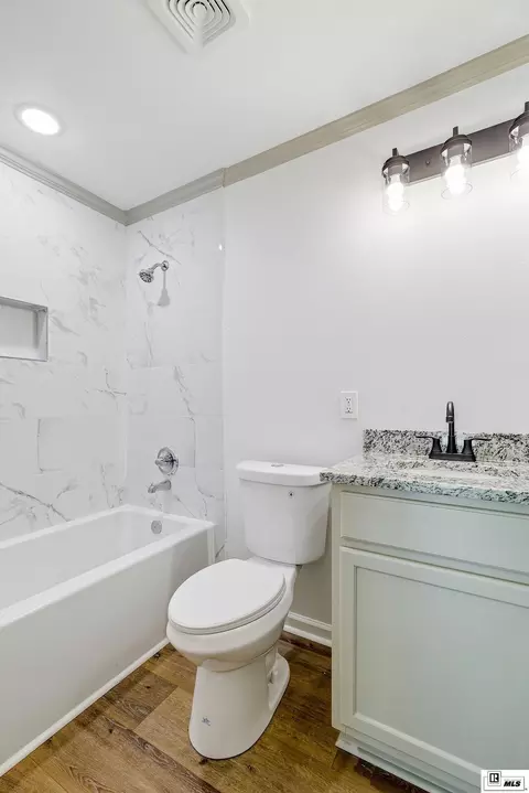 Bath - 811 Lake Loop Rd, Downsville, LA 71234 photo 3 of 3