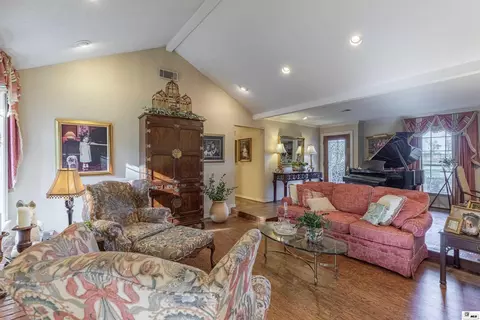 Living - 150 Burgessville Rd, Ruston, LA 71270 photo 2 of 3