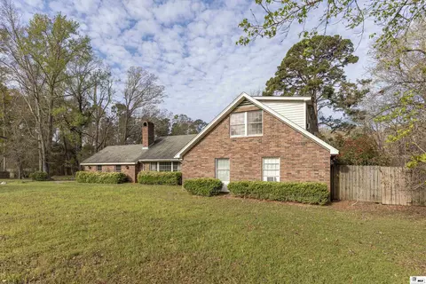 Exterior - 2704 Vienna St, Ruston, LA 71273 photo 2 of 4