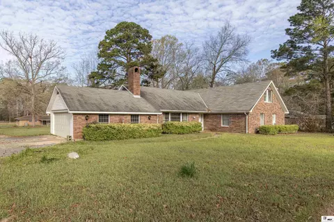 Exterior - 2704 Vienna St, Ruston, LA 71273 photo 3 of 4