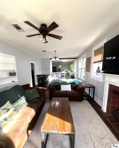 Living - 404 Bres Ave, Monroe, LA 71201 photo 3 of 3