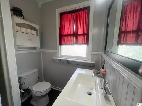 Bath - 404 Bres Ave, Monroe, LA 71201 photo 5 of 5
