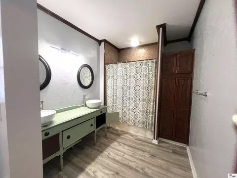 Bath - 404 Bres Ave, Monroe, LA 71201 photo 1 of 5