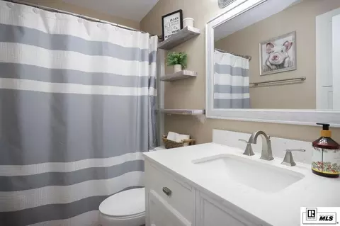 Bath - 1505 Morgan St, Ruston, LA 71270 photo 2 of 2