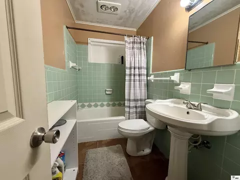 Bath - 908 S Maple St, Ruston, LA 71270 photo 4 of 4