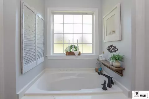 Bath - 915 Woods Rd, Ruston, LA 71270 photo 5 of 7