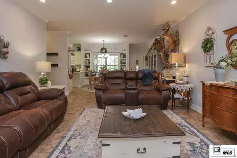 Living - 915 Woods Rd, Ruston, LA 71270 photo 1 of 2