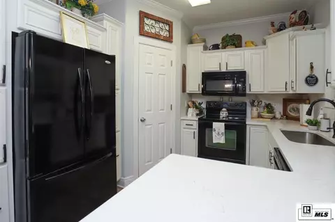 Kitchen - 915 Woods Rd, Ruston, LA 71270 photo 2 of 3