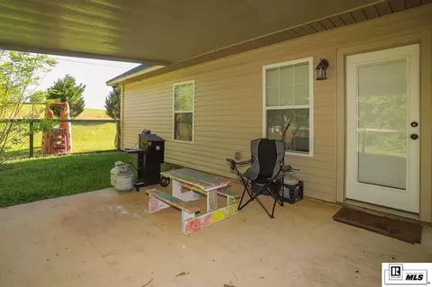 Exterior - 915 Woods Rd, Ruston, LA 71270 photo 6 of 7