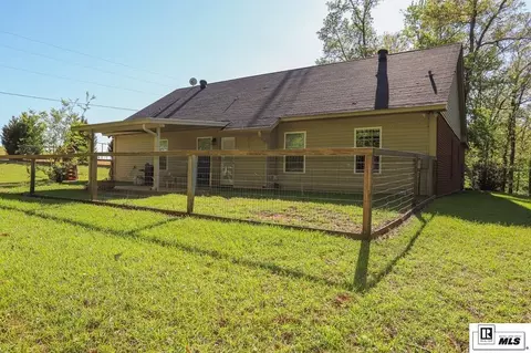 Exterior - 915 Woods Rd, Ruston, LA 71270 photo 4 of 7
