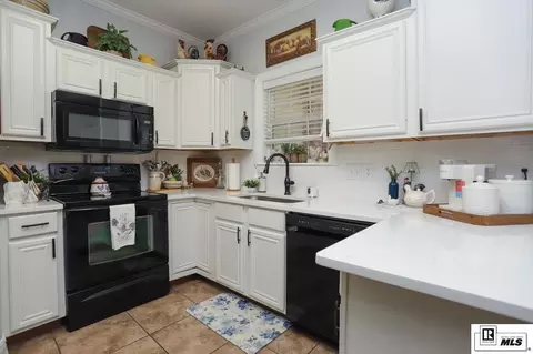Kitchen - 915 Woods Rd, Ruston, LA 71270 photo 3 of 3