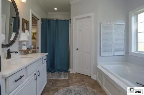 Bath - 915 Woods Rd, Ruston, LA 71270 photo 3 of 7