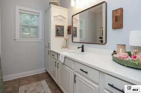 Bath - 915 Woods Rd, Ruston, LA 71270 photo 6 of 7