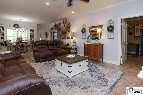 Living - 915 Woods Rd, Ruston, LA 71270 photo 2 of 2