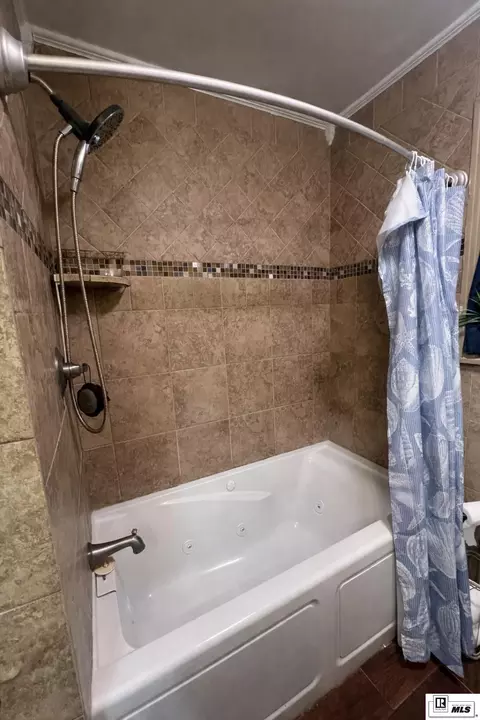 Bath - 127 Forrest Ave, Bastrop, LA 71220 photo 5 of 6