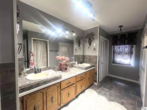 Bath - 127 Forrest Ave, Bastrop, LA 71220 photo 1 of 6