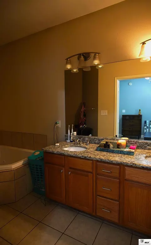 Bath - 158 Markia Dr, Ruston, LA 71270 photo 3 of 4