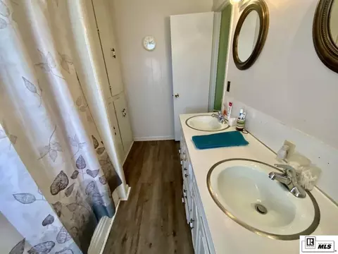 Bath - 210 Grady Ln, Gilbert, LA 71336 photo 2 of 5