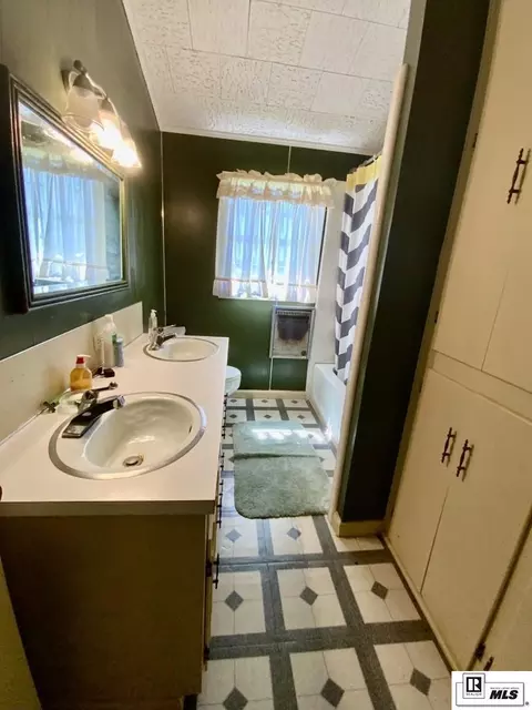 Bath - 210 Grady Ln, Gilbert, LA 71336 photo 5 of 5