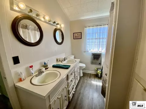 Bath - 210 Grady Ln, Gilbert, LA 71336 photo 1 of 5