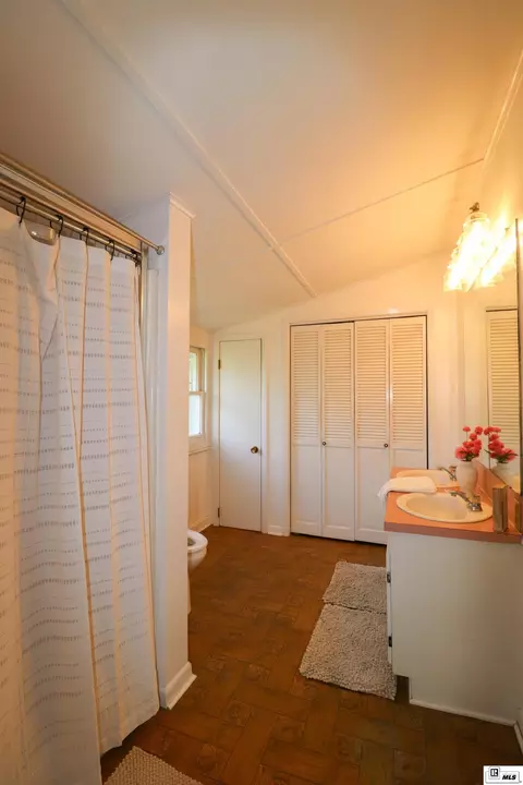 Bath - 509 E Kentucky Ave, Ruston, LA 71270 photo 1 of 4