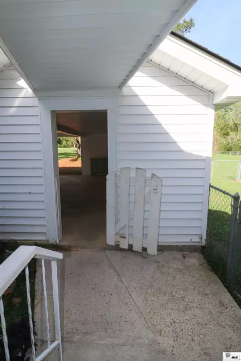 Exterior - 509 E Kentucky Ave, Ruston, LA 71270 photo 5 of 10