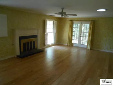 Living - 604 Glendale Dr, Ruston, LA 71270 photo 2 of 2